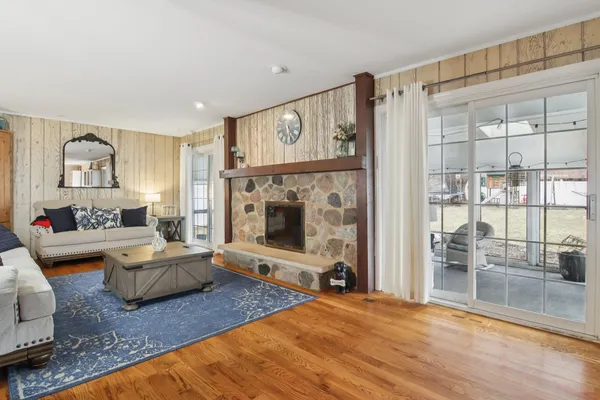 $425,000 | 693 Exmoor Terrace, Crystal Lake, IL 60014