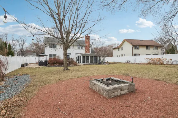 $425,000 | 693 Exmoor Terrace, Crystal Lake, IL 60014