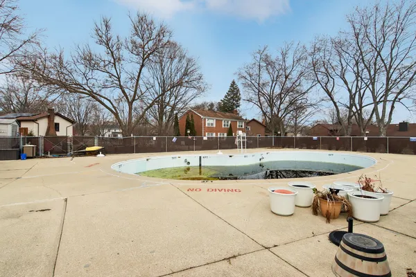 $425,000 | 693 Exmoor Terrace, Crystal Lake, IL 60014