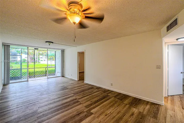 $2,400 | 5100 Southwest 64th Avenue, Unit 106, Davie, FL 33314