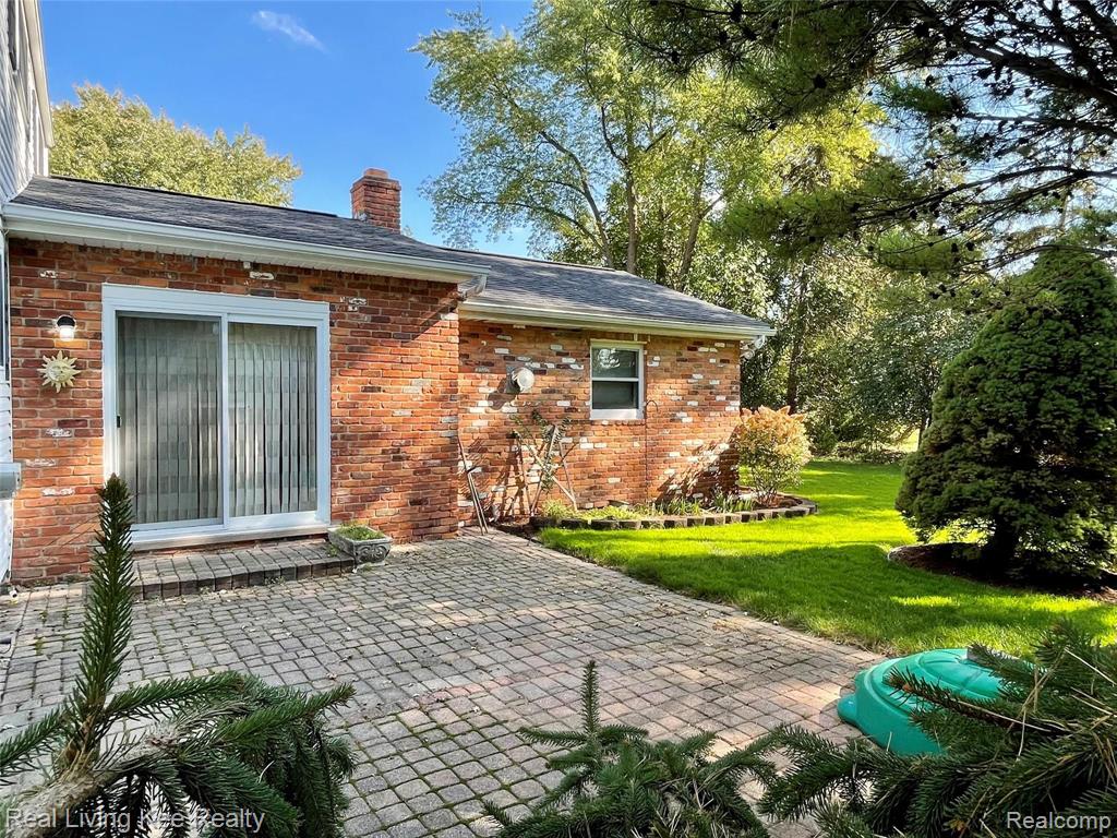 988 Briston Drive Rochester, MI 48307 - Photo 10 of 79