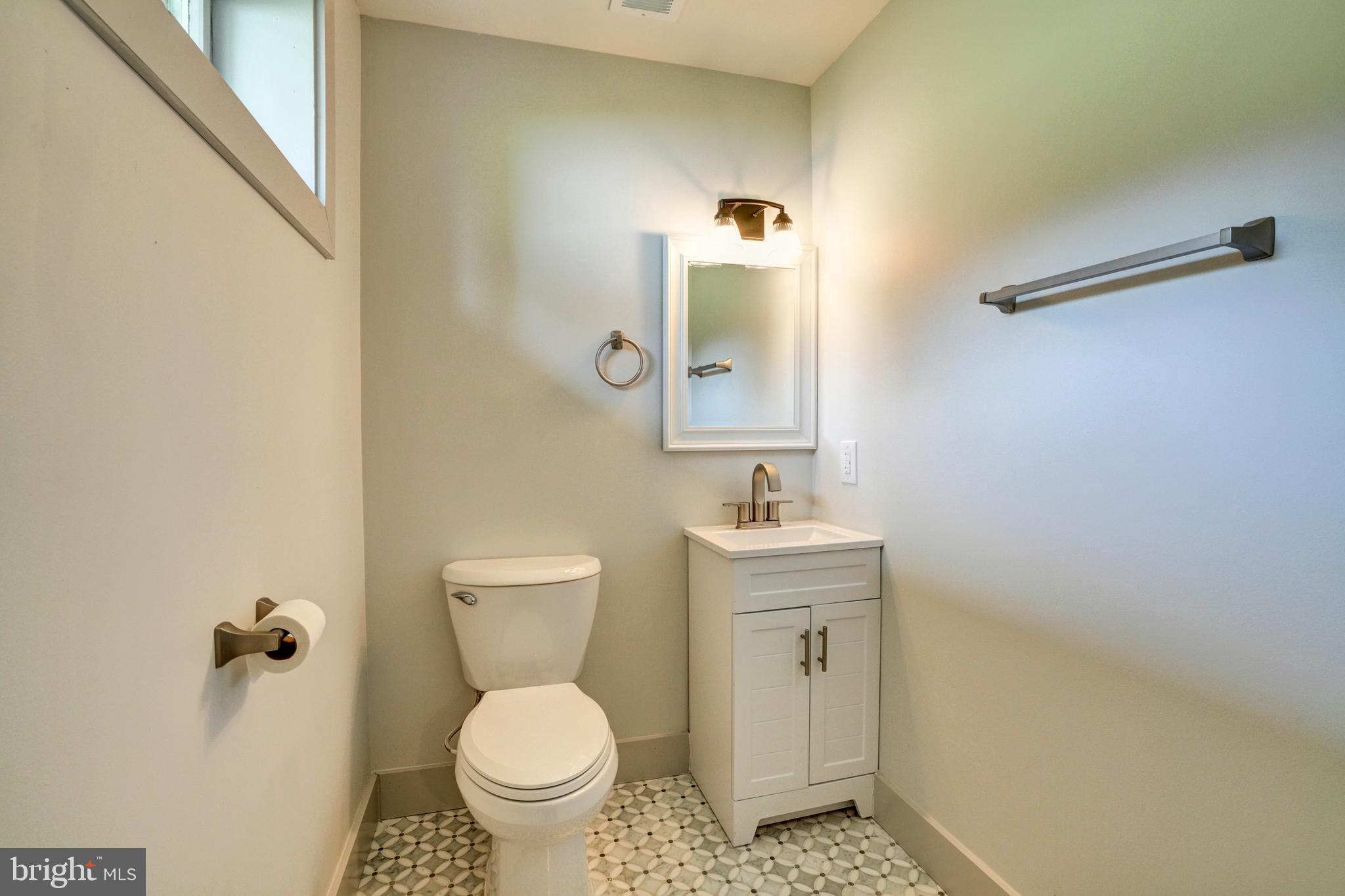 125 Rugby Road Birdsboro, PA 19508 - Photo 42 of 59 Family room powder room