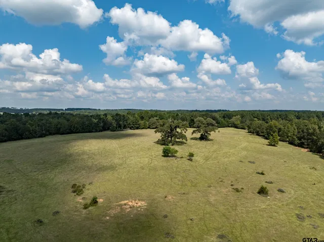 a view of a lake in middle of the house