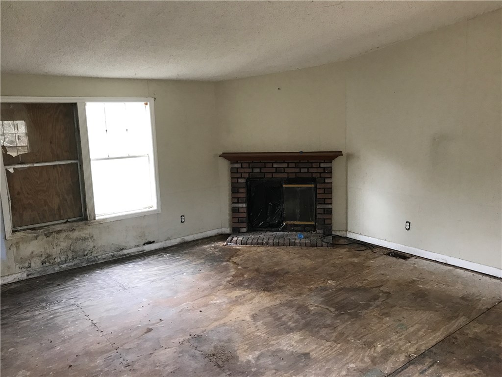 45187 Whitfield Road Callahan, FL 32011 - Photo 8 of 17 a view of empty room with window