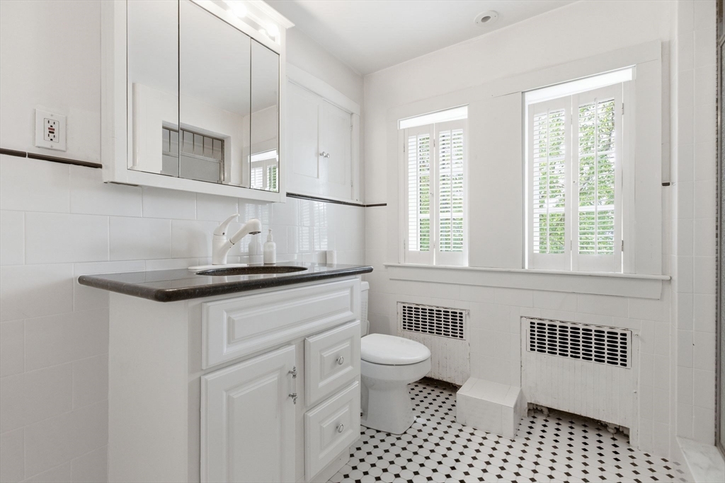 127 Larchmont Road Melrose, MA 02176 - Photo 30 of 42