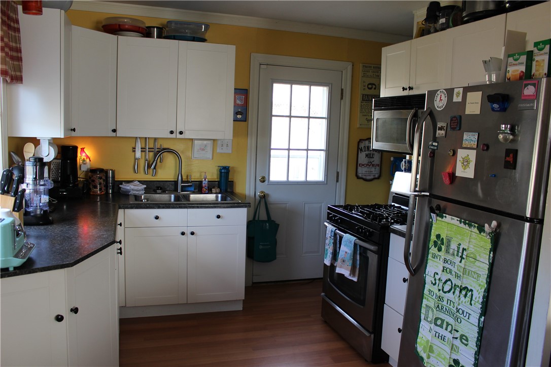 22 Ludlow Road Middletown, RI 02842 - Photo 11 of 17