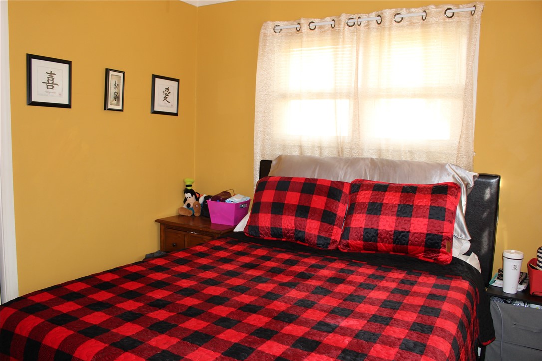 22 Ludlow Road Middletown, RI 02842 - Photo 4 of 17