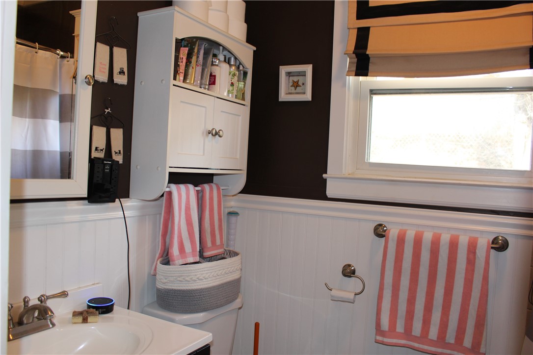 22 Ludlow Road Middletown, RI 02842 - Photo 6 of 17 Full bath with tub shower