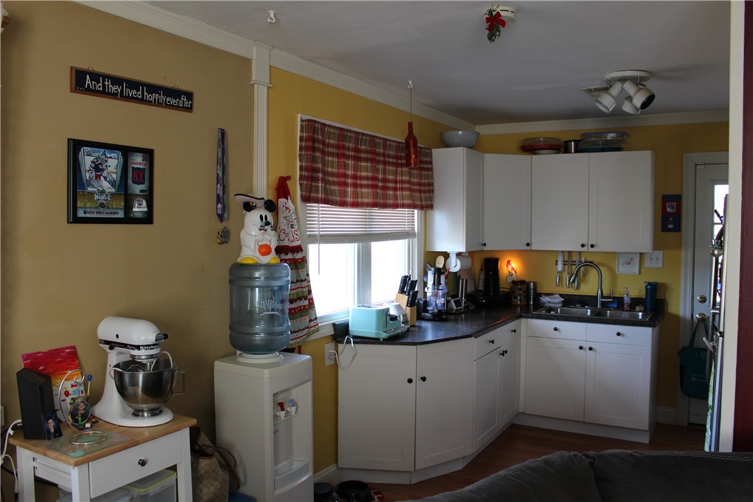 22 Ludlow Road Middletown, RI 02842 - Photo 9 of 17