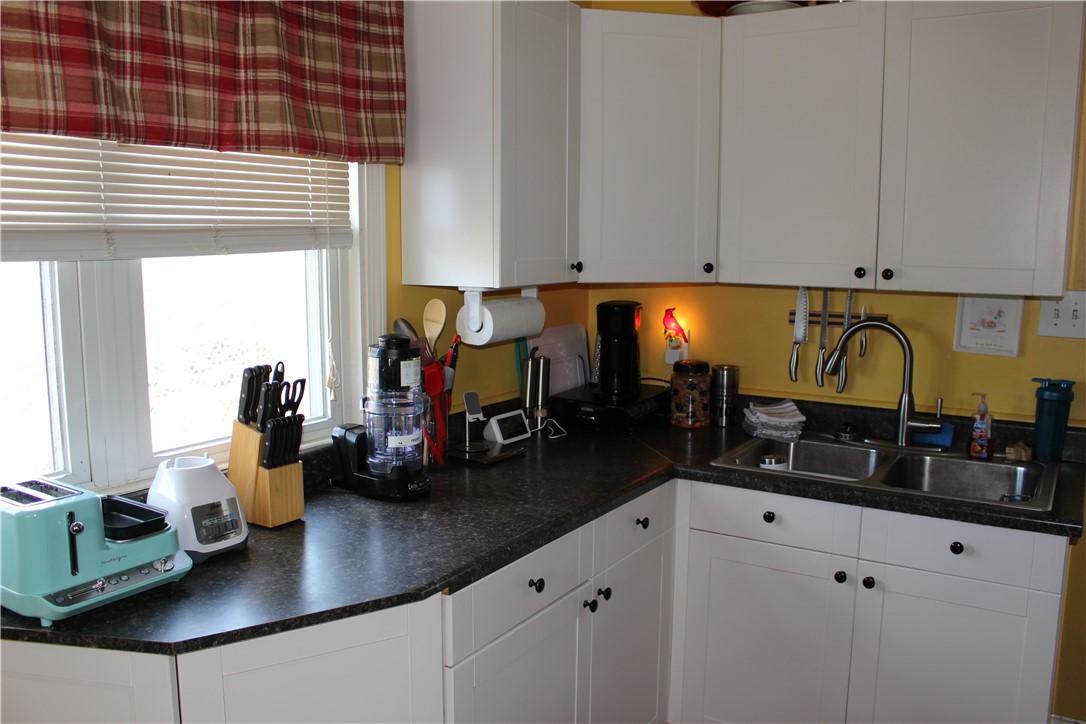 22 Ludlow Road Middletown, RI 02842 - Photo 10 of 17