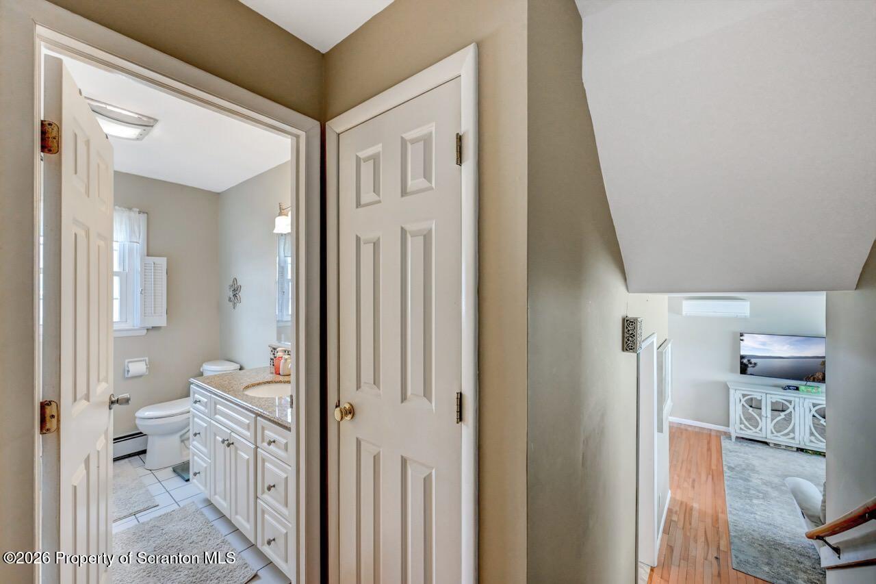 120 Woodhaven Road Blakely, PA 18452 - Photo 26 of 52 Hallway