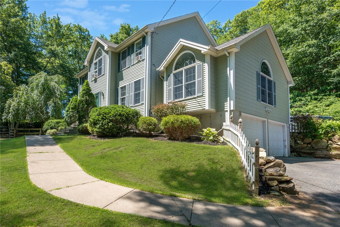 759 Woonsocket Hill Road North Smithfield, RI 02896 - Photo 3 of 34 Gallery Image 3