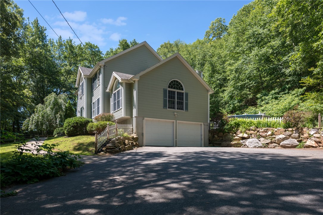 759 Woonsocket Hill Road North Smithfield, RI 02896 - Photo 4 of 34 Gallery Image 4