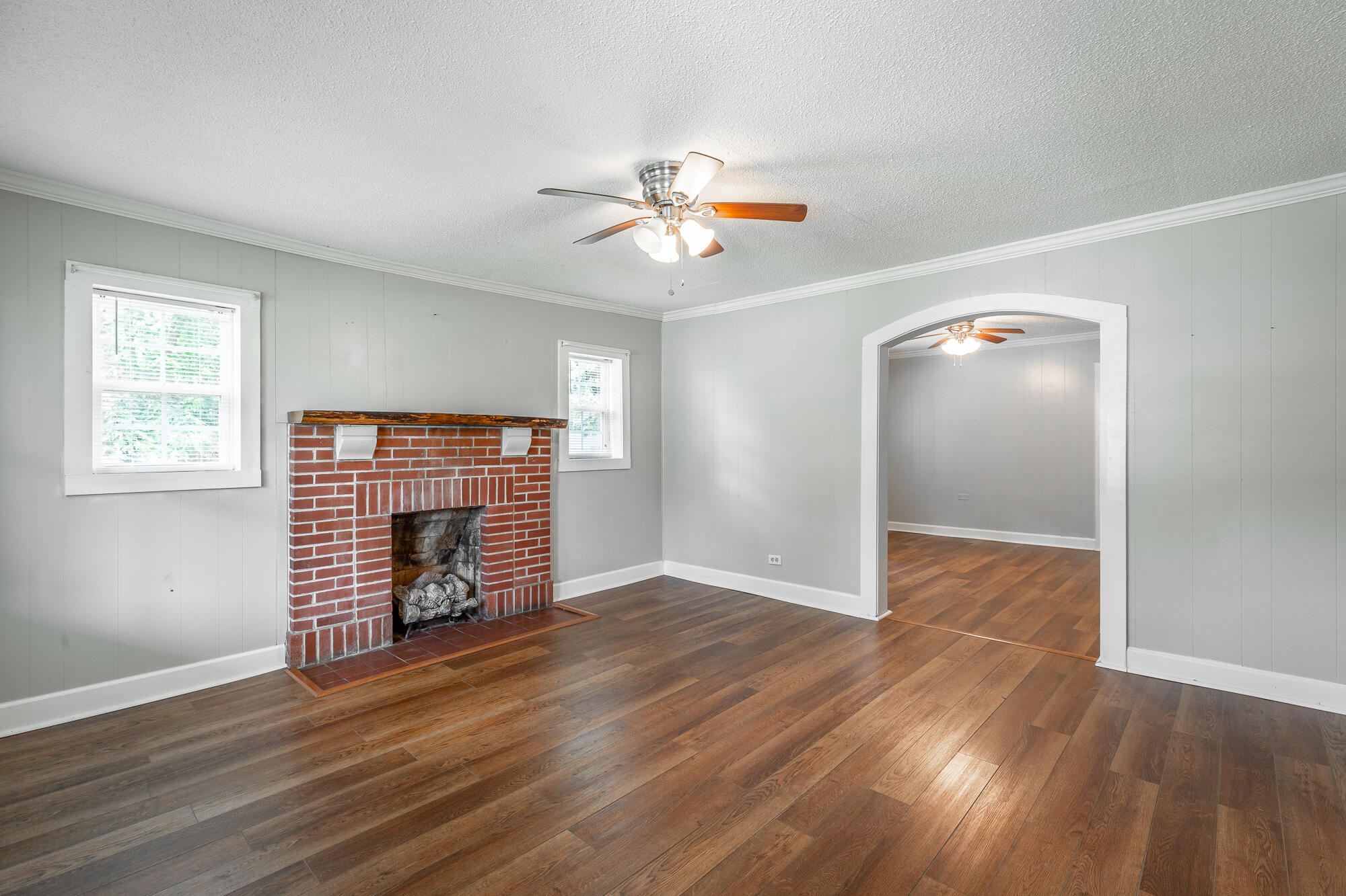 11735 Old Back Valley Road Soddy Daisy, TN 37379 - Photo 8 of 31 Living Room