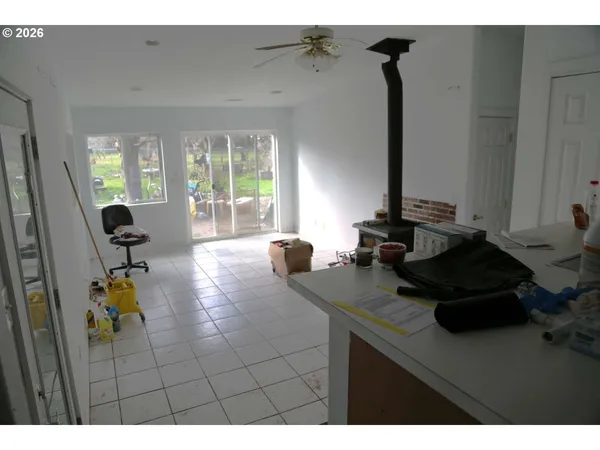 a view of utility room