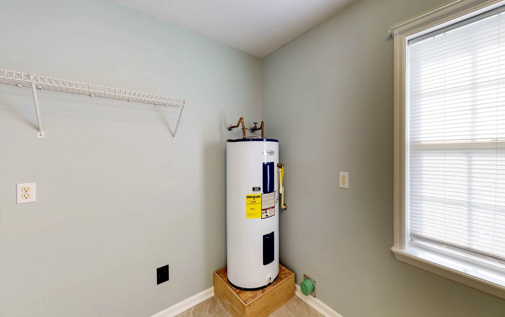 2710 Ginger Branch Road Thomson, GA 30824 - Photo 25 of 47 12X10 LAUNDRY ROOM