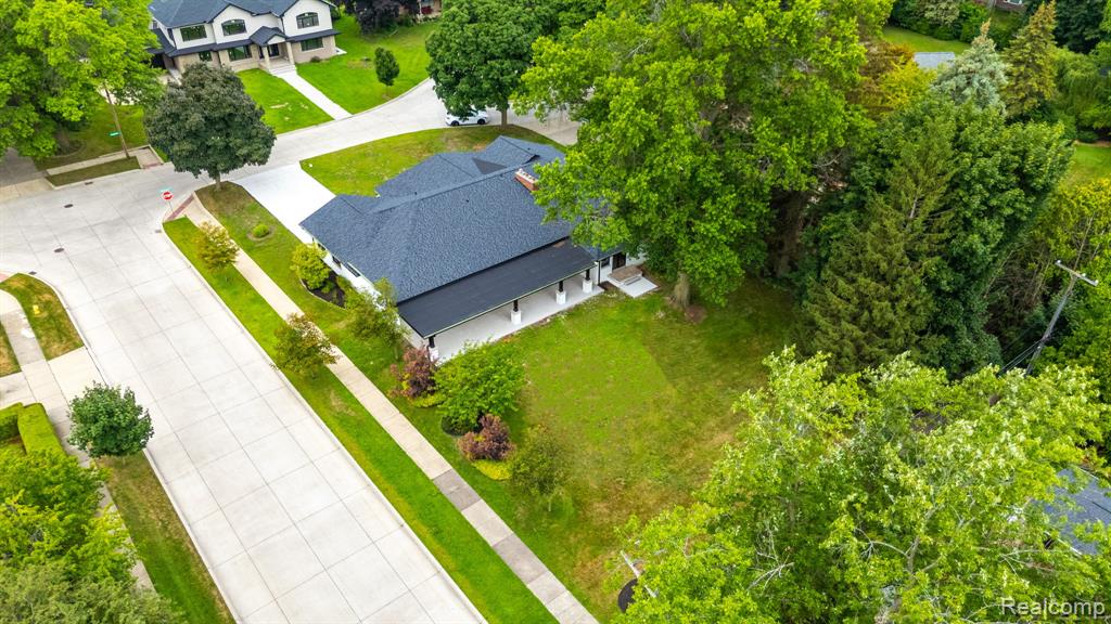 2 Ridgemont Court Dearborn, MI 48124 - Photo 59 of 63 Gallery Image 59