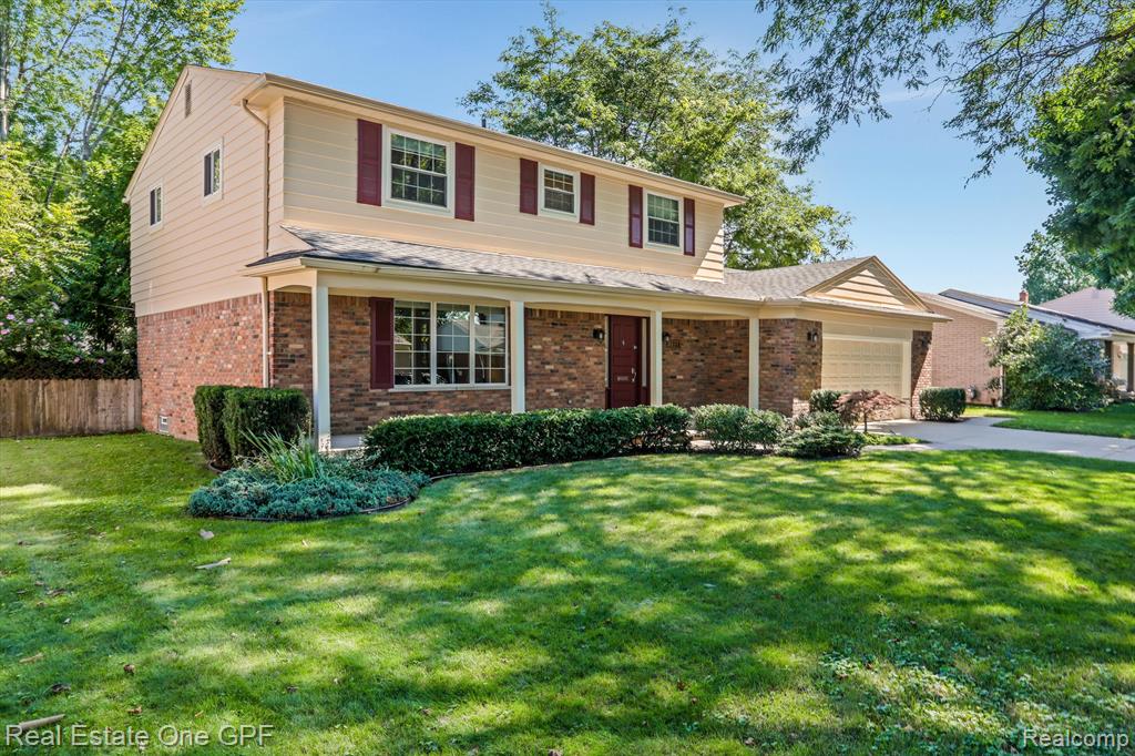 724 South Rosedale Court Grosse Pointe Woods, MI 48080 - Photo 2 of 31