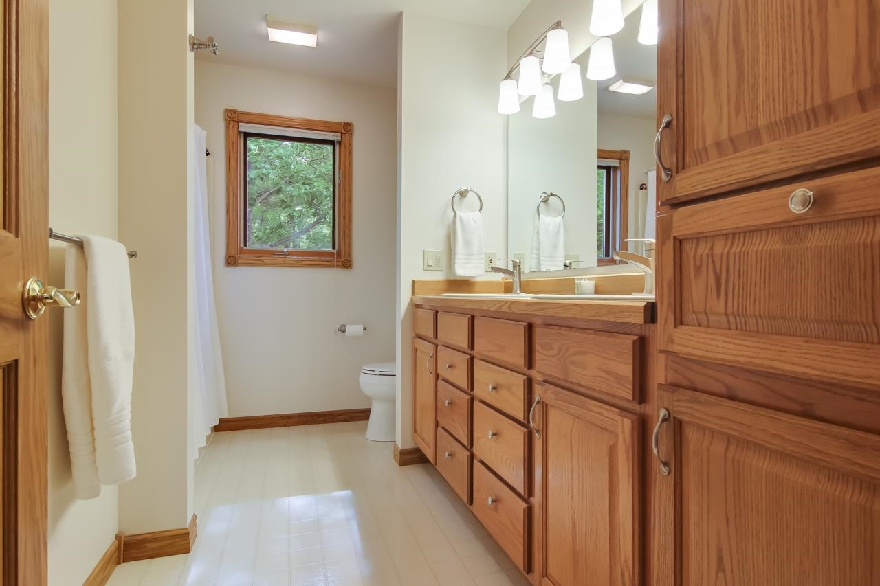 5886 Rennie View Traverse City, MI 49696 - Photo 19 of 41 1901557-18.JPG