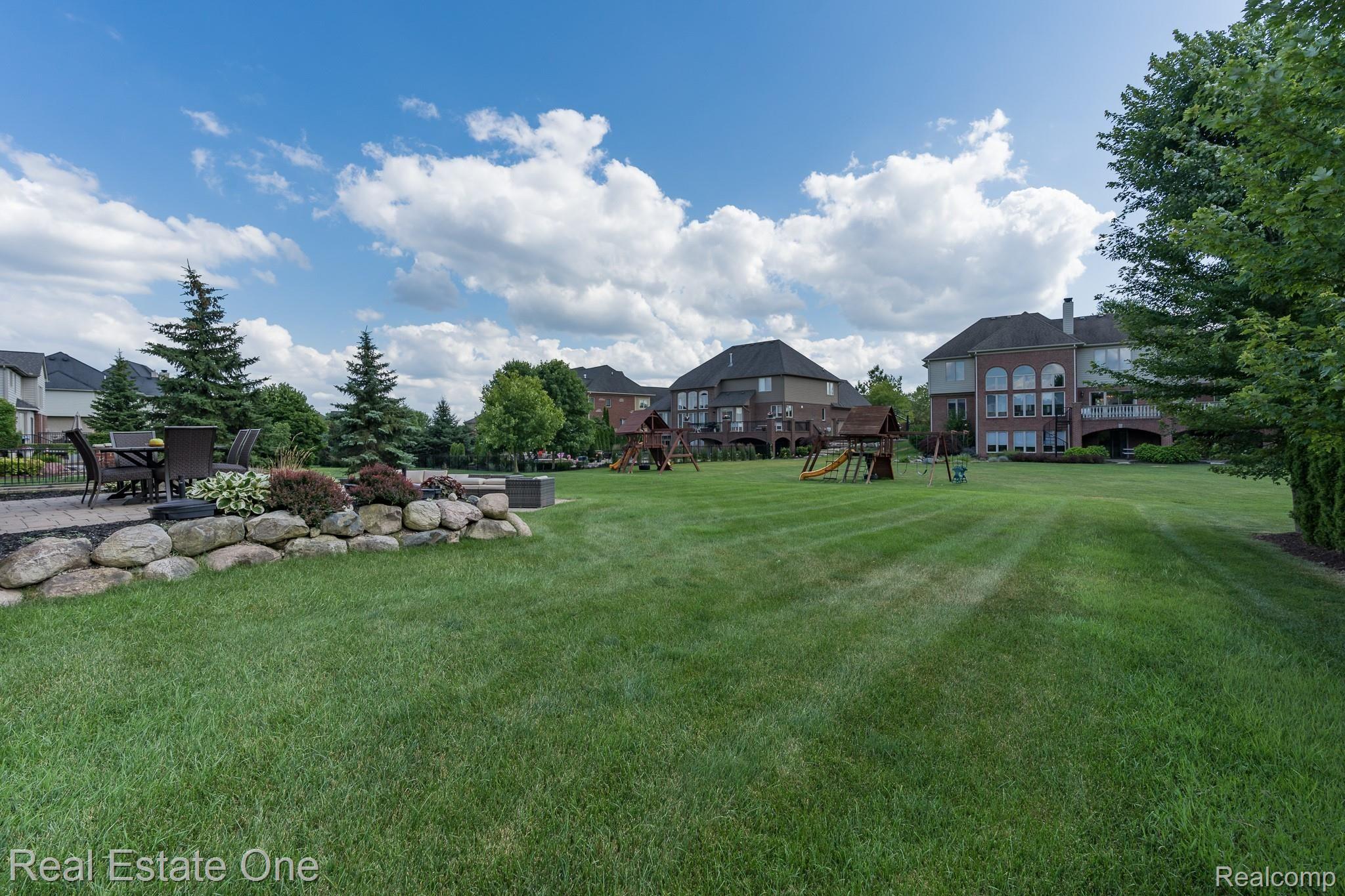 1436 Galena Rochester, MI 48306 - Photo 3 of 41 Galena MLS-W103.jpg