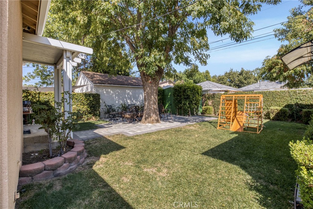 6504 Hesperia Avenue Reseda, CA 91335 - Photo 9 of 11 a view of a house with backyard and sitting area