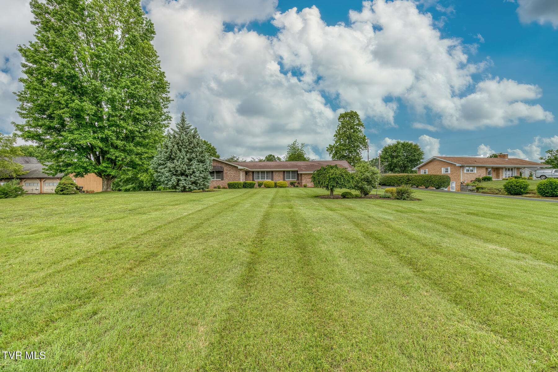 424 Jonesboro Road Piney Flats, TN 37686 - Photo 4 of 98 424 Jonesboro Rd-76