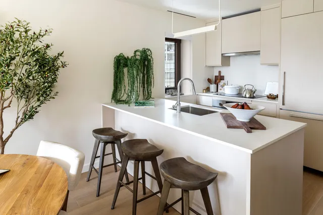 $7,075 | 300 East 50th Street, Unit 14K | Midtown East