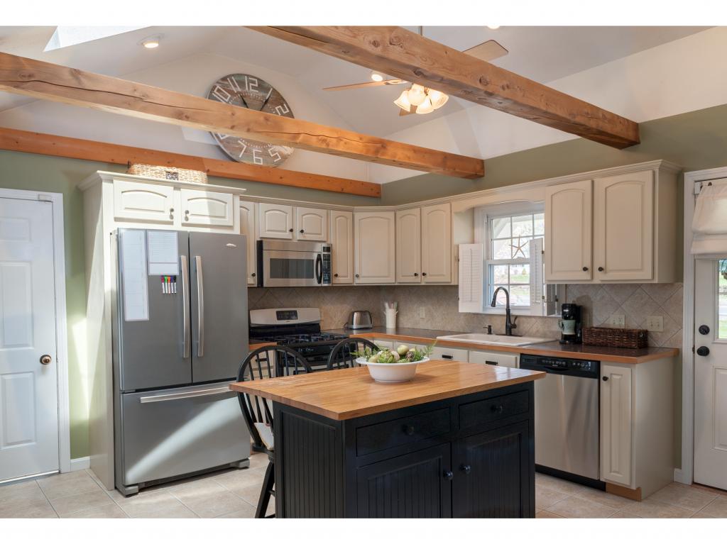 162 Exeter Road Hampton, NH 03842 - Photo 3 of 28