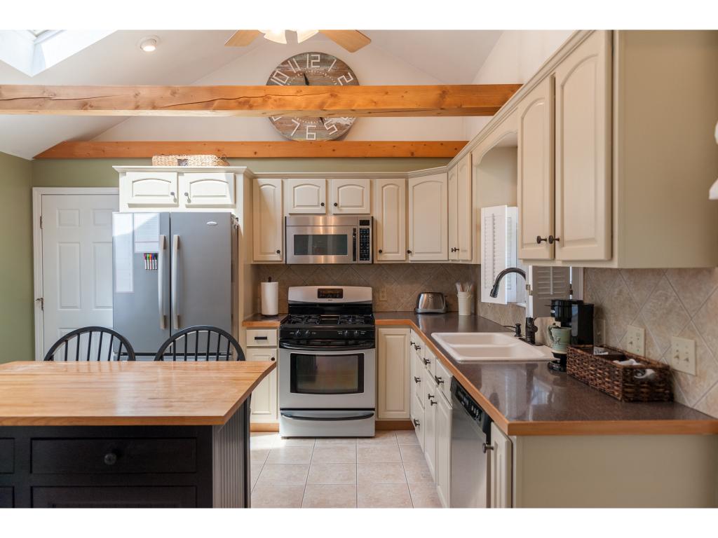 162 Exeter Road Hampton, NH 03842 - Photo 4 of 28