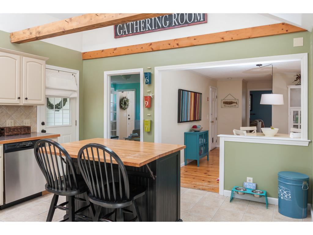 162 Exeter Road Hampton, NH 03842 - Photo 5 of 28