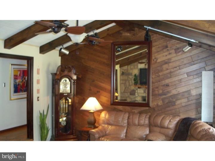 6650 Ridge Road Zionsville, PA 18092 - Photo 7 of 25 Great Room