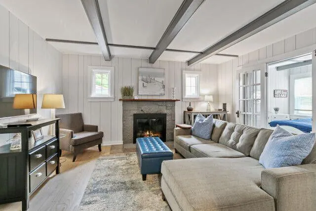 $4,000 | 3 Geneva Lane, Fontana, WI 53125