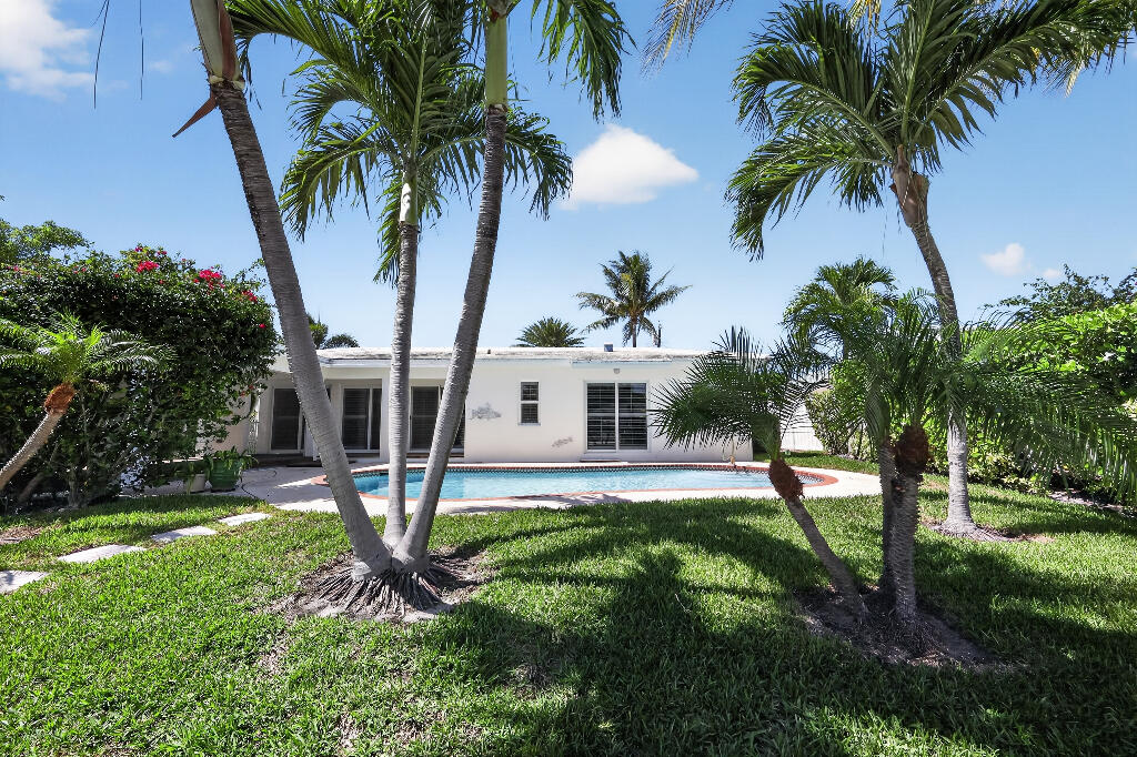 636 Kingfish Road North Palm Beach, FL 33408 - Photo 3 of 23 42291_6a245767d2000_06.06.2026_image-5