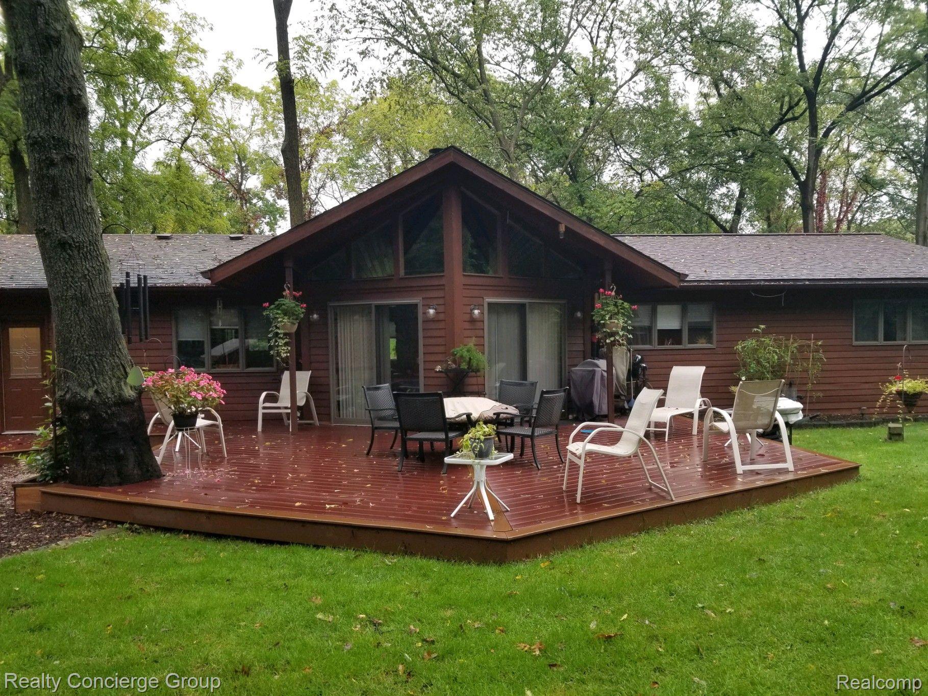7170 Cowell Road Brighton, MI 48116 - Photo 31 of 38 Even more beautiful in the summer!