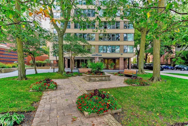 $349,900 | 2970 North Lake Shore Drive, Unit 4B, Chicago, IL 60657