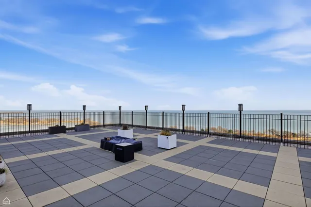 $349,900 | 2970 North Lake Shore Drive, Unit 4B, Chicago, IL 60657