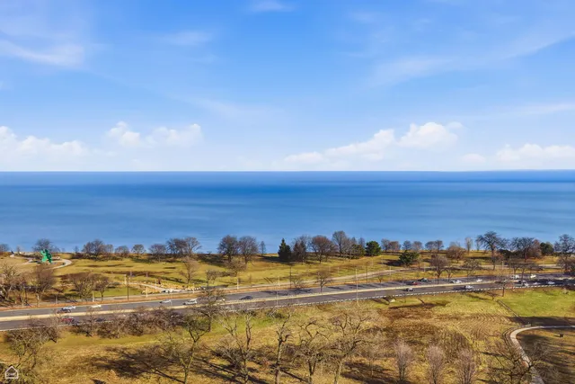 $349,900 | 2970 North Lake Shore Drive, Unit 4B, Chicago, IL 60657