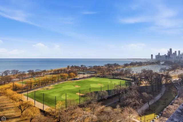 $349,900 | 2970 North Lake Shore Drive, Unit 4B, Chicago, IL 60657