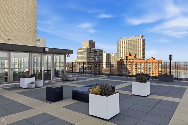 $349,900 | 2970 North Lake Shore Drive, Unit 4B, Chicago, IL 60657