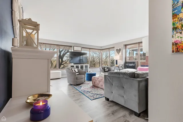 $349,900 | 2970 North Lake Shore Drive, Unit 4B, Chicago, IL 60657