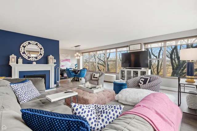 $349,900 | 2970 North Lake Shore Drive, Unit 4B, Chicago, IL 60657