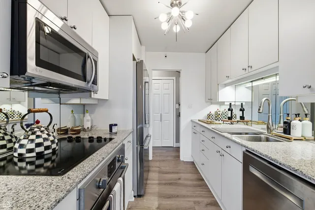 $349,900 | 2970 North Lake Shore Drive, Unit 4B, Chicago, IL 60657