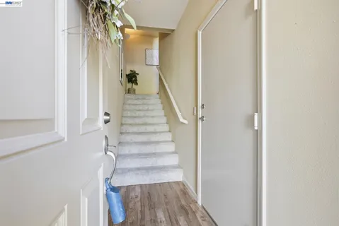 $325,000 | 5350 Dunlay Drive, Unit 412, Sacramento, CA 95835
