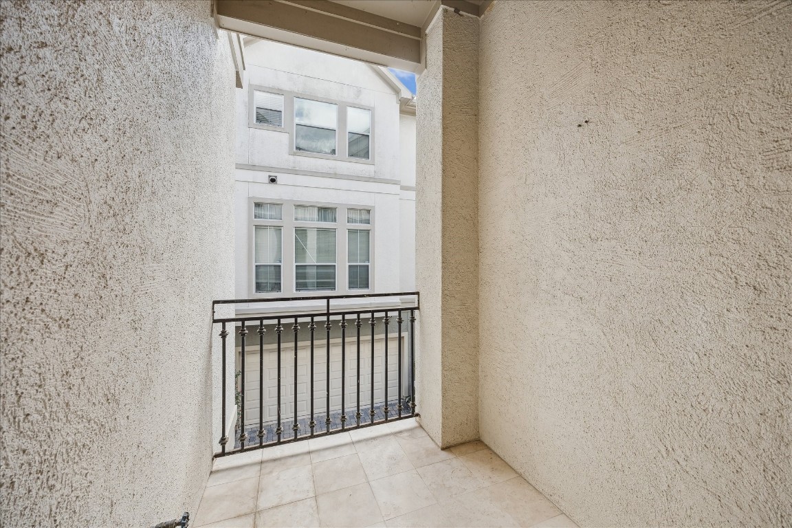 633 Hartman Street Houston, TX 77007 - Photo 11 of 23 a view of front door