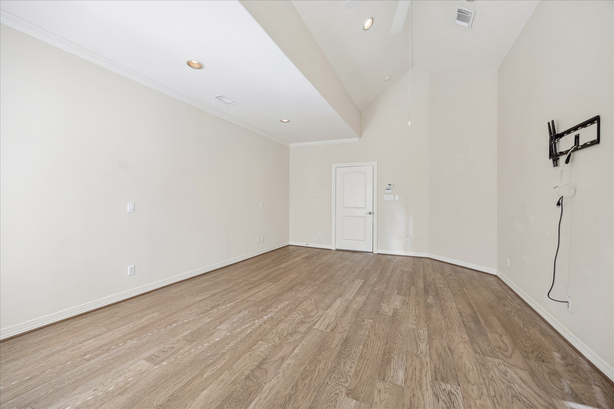 633 Hartman Street Houston, TX 77007 - Photo 13 of 23 a view of an empty room