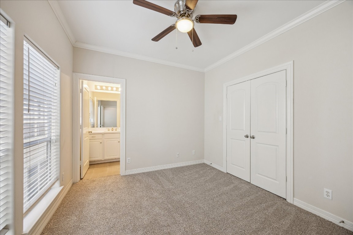 633 Hartman Street Houston, TX 77007 - Photo 18 of 23 a view of an empty room and a window