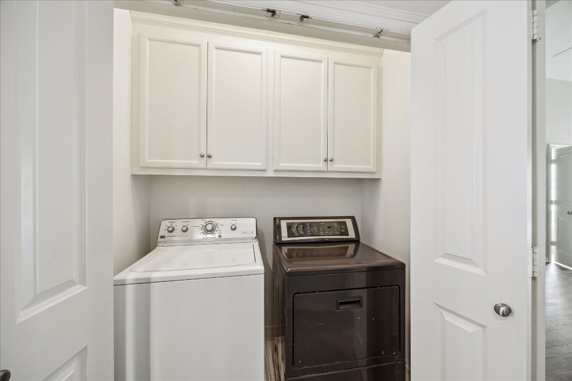 633 Hartman Street Houston, TX 77007 - Photo 20 of 23 a utility room with dryer and washer