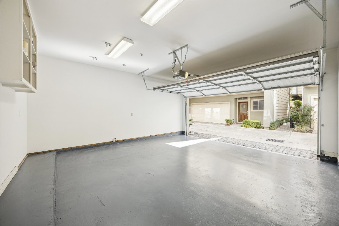 633 Hartman Street Houston, TX 77007 - Photo 21 of 23 an empty room with wooden floor and windows