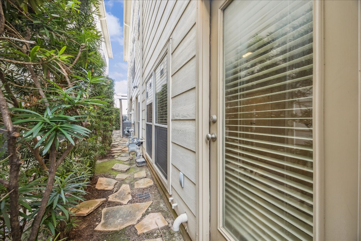 633 Hartman Street Houston, TX 77007 - Photo 22 of 23 a view of a brick wall with windows in an oven