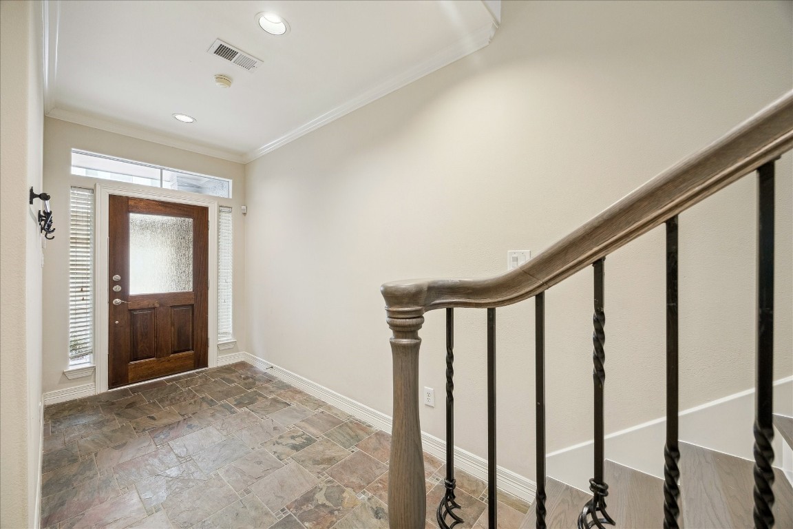 633 Hartman Street Houston, TX 77007 - Photo 3 of 23 a view of entryway